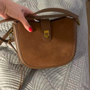 Bolsa Pequena Tiracolo Camurça Yvonne™