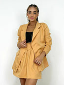 Conjunto Feminino em Alfaiataria – Blazer Max e Short Saia Colegial